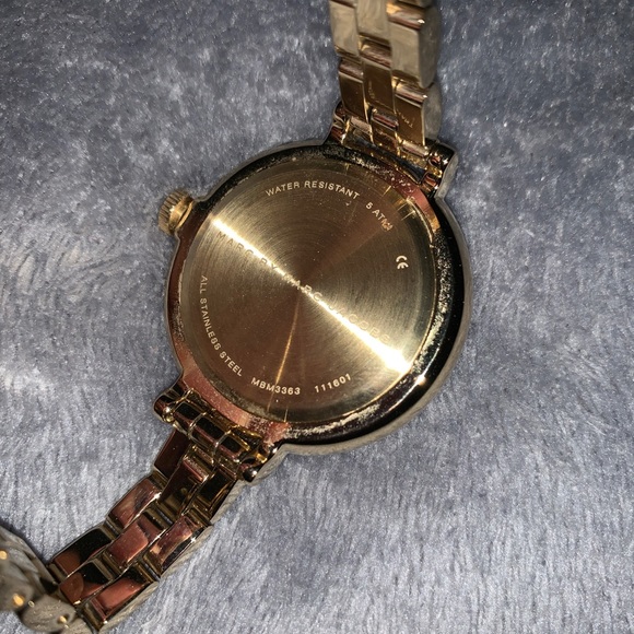 Marc Jacobs Gold Watch - Picture 3 of 3